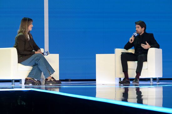 The International RUSSIA EXPO Pavilion 57 House of Knowledge. Where Technologies Meet: VK-day. Anna Stepanova, Deputy Vice-President for VK Educational Projects, Anton Lavrentiev, actor, singer, TV and radio presenter. Location: Russia, Moscow. Author: Alexey Nikolskiy/Sputnik. RUSSIA EXPO. Where Technologies Meet. VK-day