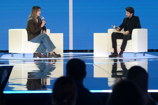 The International RUSSIA EXPO Pavilion 57 House of Knowledge. Where Technologies Meet: VK-day. Anna Stepanova, Deputy Vice-President for VK Educational Projects, Anton Lavrentiev, actor, singer, TV and radio presenter. Location: Russia, Moscow. Author: Alexey Nikolskiy/Sputnik. RUSSIA EXPO. Where Technologies Meet. VK-day