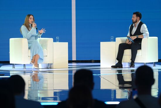 The International RUSSIA EXPO Pavilion 57 House of Knowledge Where Technologies Meet: VK-day Mia Boyka, singer, Lev Shahinian, blogger, TV host. Location: Russia, Moscow. Author: Alexey Nikolskiy/Sputnik. RUSSIA EXPO. Where Technologies Meet. VK-day