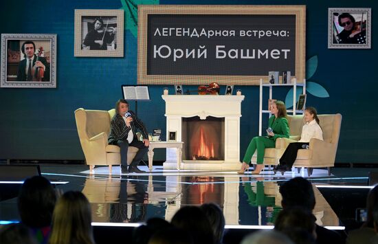 RUSSIA EXPO. Show lecture by mentor and expert Yury Bashmet