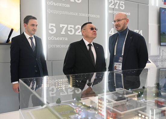 The International RUSSIA EXPO forum and exhibition. The ceremony to open Building the Future, an exhibition by the Russian Ministry of Construction, Housing and Utilities, at Pavilion 15. Center: Irek Faizullin, Minister of Construction, Housing and Utilities. Location: Russia, Moscow. Author: Ilya Pitalev/Sputnik. RUSSIA EXPO. Ceremony to open exhibition by Russian Ministry of Construction