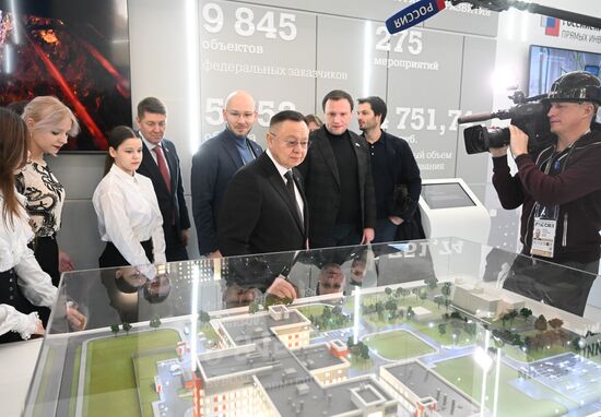 The International RUSSIA EXPO forum and exhibition. The ceremony to open Building the Future, an exhibition by the Russian Ministry of Construction, Housing and Utilities, at Pavilion 15. Center: Irek Faizullin, Minister of Construction, Housing and Utilities. Location: Russia, Moscow. Author: Ilya Pitalev/Sputnik. RUSSIA EXPO. Ceremony to open exhibition by Russian Ministry of Construction