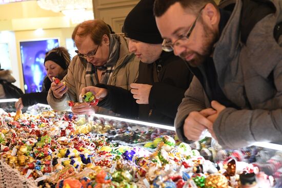 Russia New Year Season Preparations