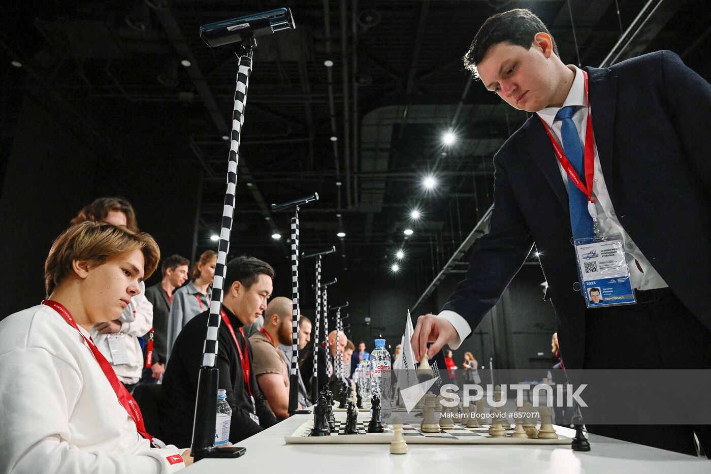 3rd Young Scientists Congress. Simultaneous chess display with International Grand Master Danila Pavlov