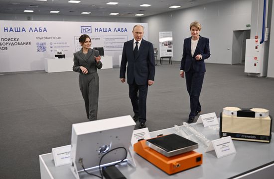 Russian President Vladimir Putin, accompanied by Sirius Federal Territory Chairman of the Board and Talent and Success Foundation head Elena Shmeleva and Moscow Institute of Physics and Technology (MIPT) senior researcher Elizaveta Mochalova, tours an exhibition as part of the 3rd Young Scientists Congress at the Sirius Park of Science and Art in Krasnodar region, Russia. Location: Russia, Federal territory 'Sirius'. Author: Kirill Zykov. Russia Putin Young Scientists Congress
