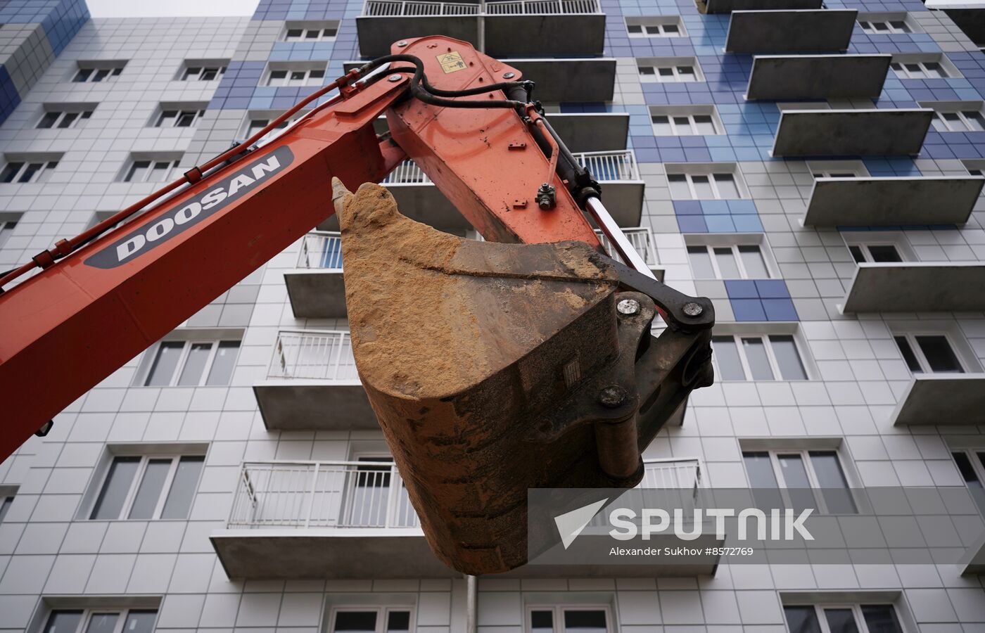 Russia DPR Construction