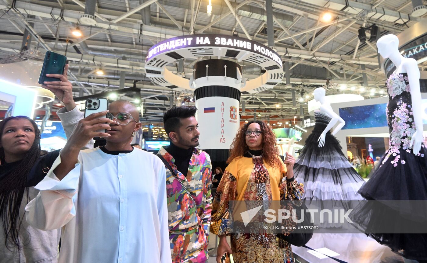 RUSSIA EXPO. Tour for BRICS+ Fashion Summit participants