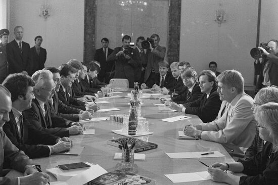 Finnish delegation visits USSR