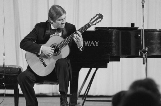 Soviet guitarist Nikolai Komolyatov