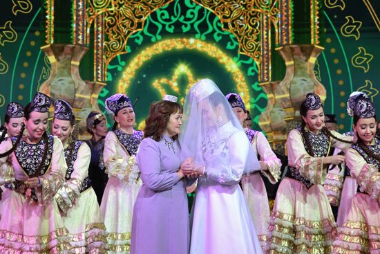 A wedding ceremony with traditional Tatar wedding rituals. Location: Russia, Moscow. Author: Evgeny Biyatov/Sputnik. RUSSIA EXPO. Day of the Region - Republic of Tatarstan