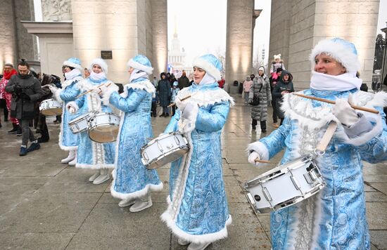 The International RUSSIA EXPO forum and exhibition. The Snow Maiden parade at the VDNKh's main entrance arch. Location: Russia, Moscow. Author: Ilya Pitalev/Sputnik. RUSSIA EXPO. Snow Maiden parade