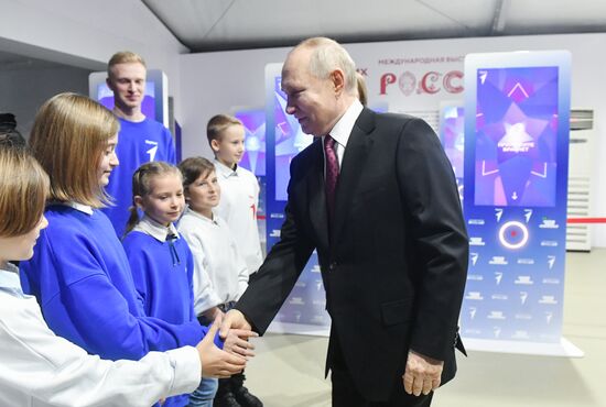 Russian President Vladimir Putin meets with representatives of the Dvizheniye Pervykh (Movement of the First) youth movement during his visit to the Russia Expo international exhibition and forum at the Exhibition of Achievements of National Economy (VDNKh) in Moscow, Russia. Location: Russia, Moscow. Author: Mikhail Voskresenskiy/Sputnik. President Vladimir Putin visits RUSSIA EXPO