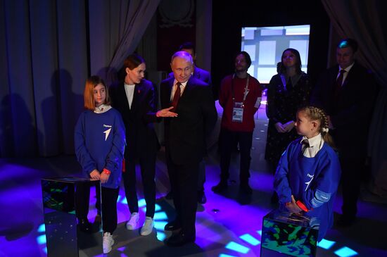 Russian President Vladimir Putin meets with representatives of the Dvizheniye Pervykh (Movement of the First) youth movement during his visit to the Russia Expo international exhibition and forum at the Exhibition of Achievements of National Economy (VDNKh) in Moscow, Russia. Location: Russia, Moscow. Author: Mikhail Voskresenskiy/Sputnik. President Vladimir Putin visits RUSSIA EXPO