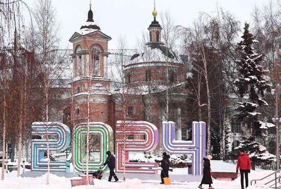 Russia New Year Preparations