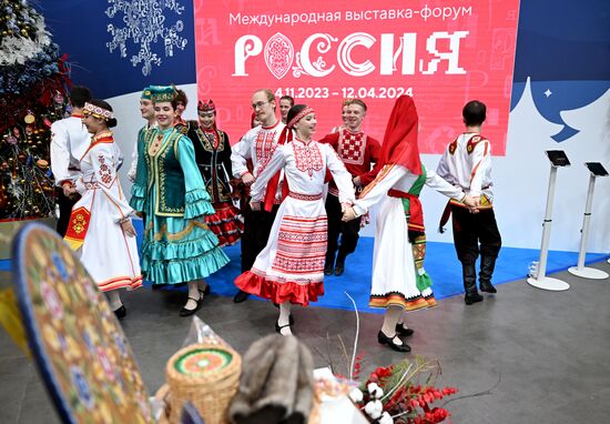 RUSSIA EXPO. New Year's Market opens at Department Store