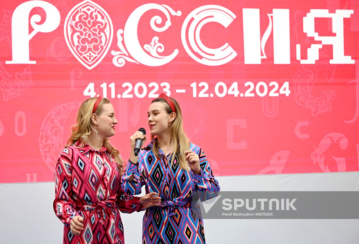 RUSSIA EXPO. New Year's Market opens at Department Store