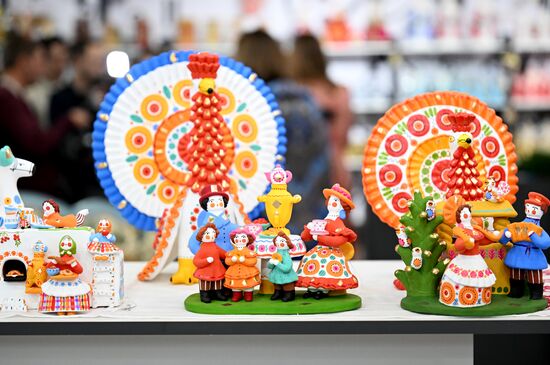 RUSSIA EXPO. New Year's Market opens at Department Store