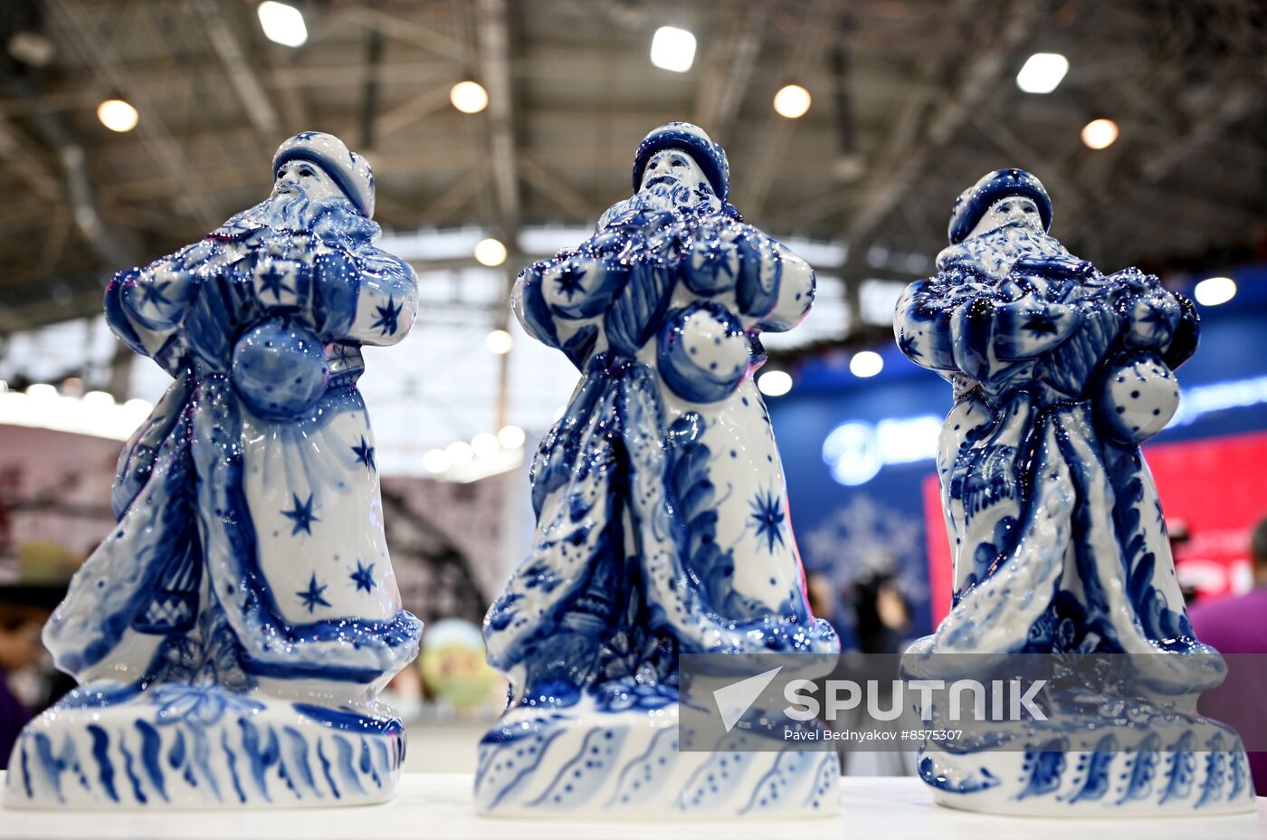 RUSSIA EXPO. New Year's Market opens at Department Store