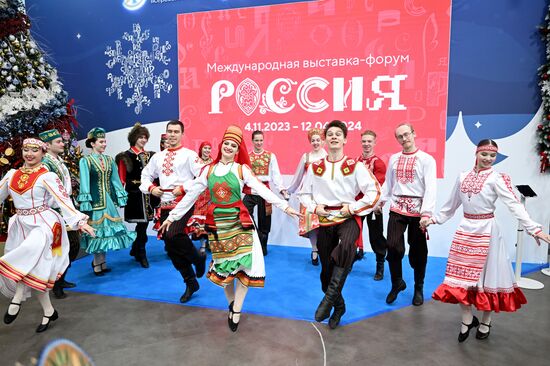 RUSSIA EXPO. New Year's Market opens at Department Store