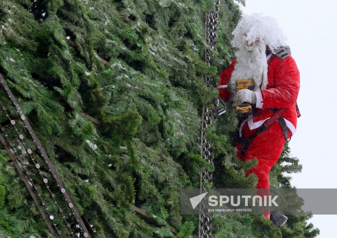 Russia New Year Season Preparations