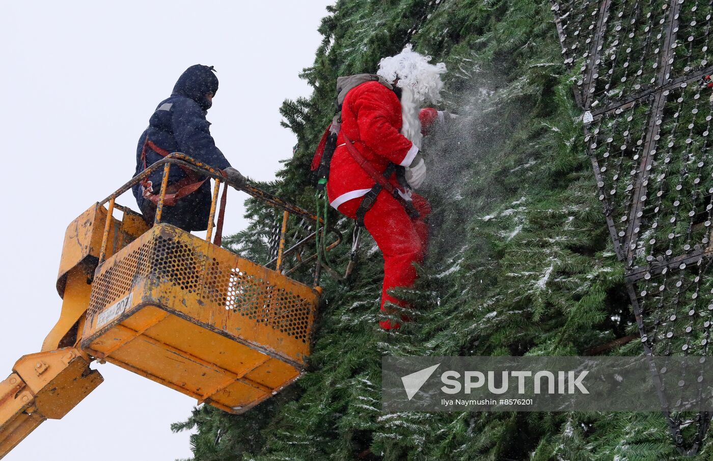 Russia New Year Season Preparations