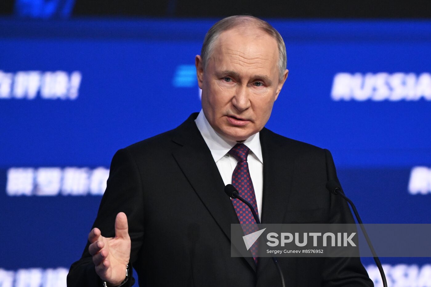 Russia Putin VTB Investment Forum