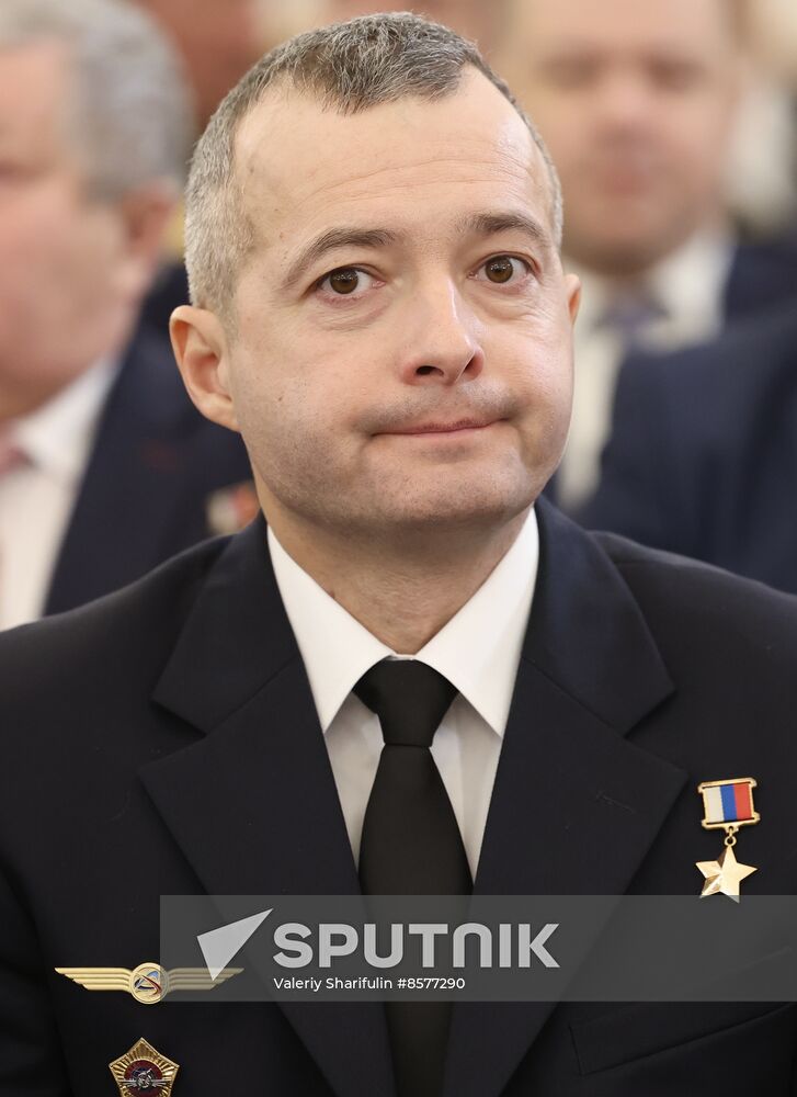 Russia Putin Hero Gold Medals Presentation