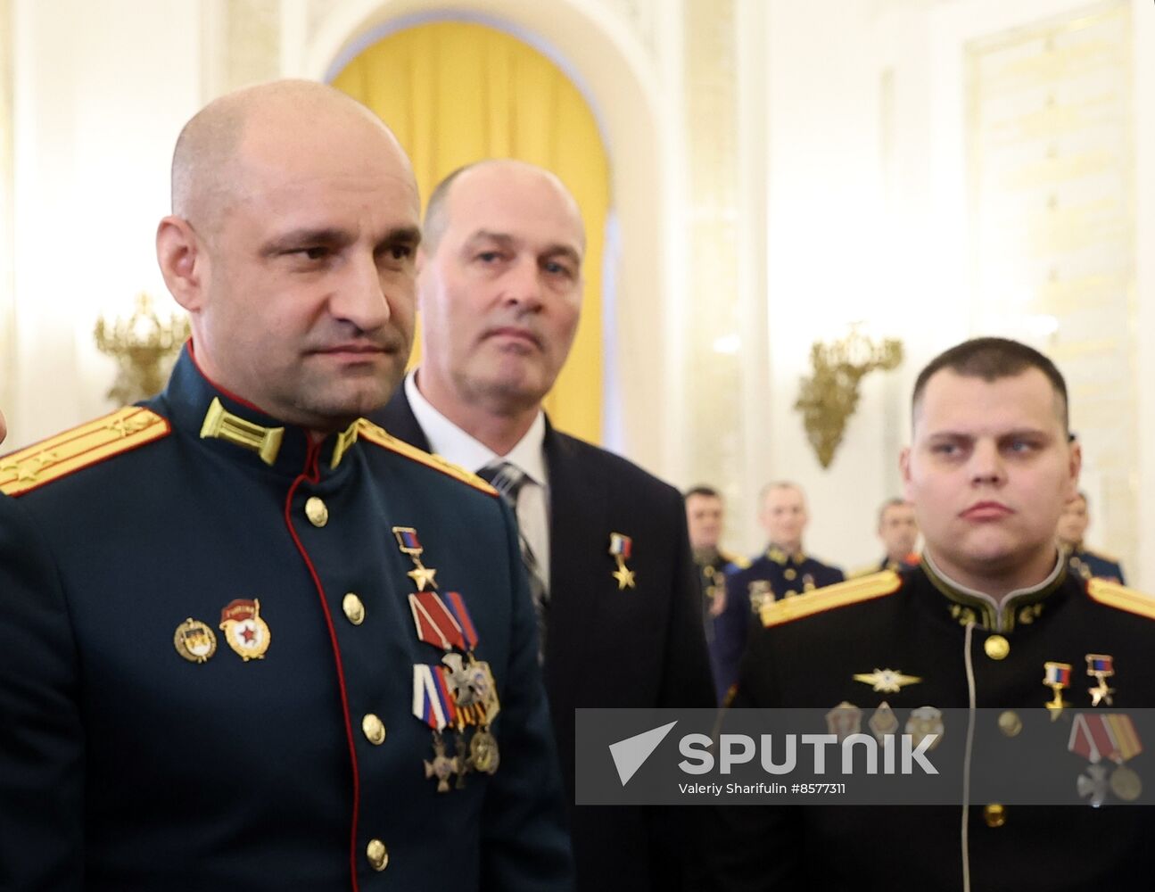 Russia Putin Hero Gold Medals Presentation