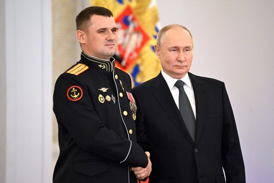 Russia Putin Hero Gold Medals Presentation