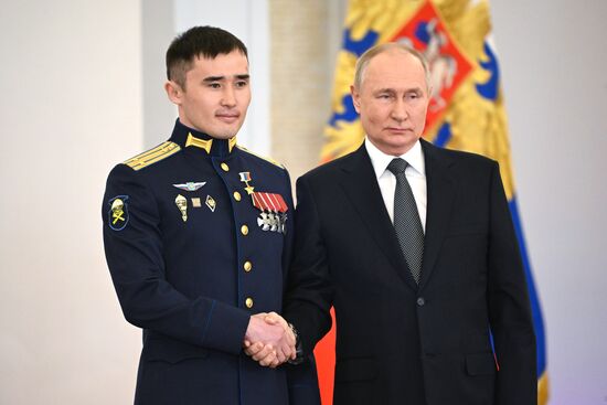 Russia Putin Hero Gold Medals Presentation