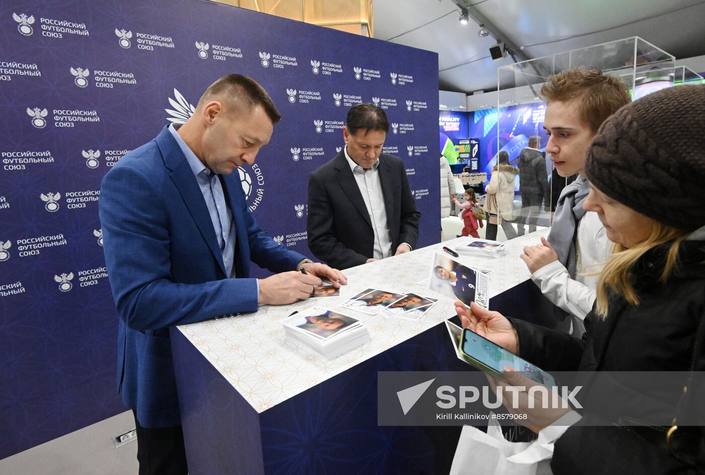 RUSSIA EXPO. Autograph show with RFU ambassadors Dmitry Alenichev and Andrei Tikhonov