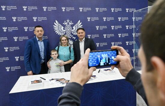 RUSSIA EXPO. Autograph show with RFU ambassadors Dmitry Alenichev and Andrei Tikhonov