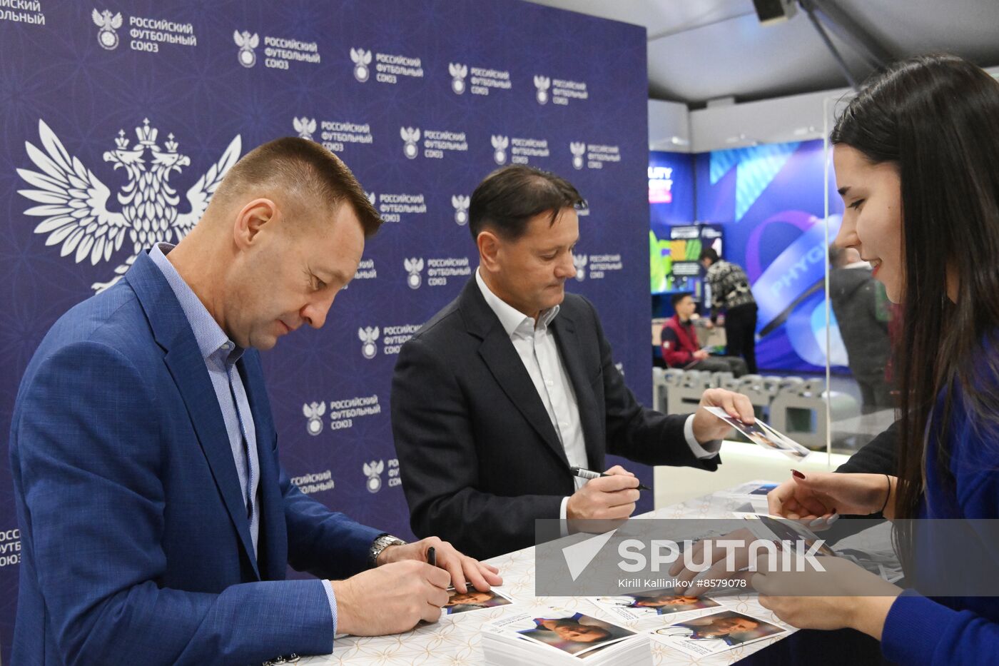 RUSSIA EXPO. Autograph show with RFU ambassadors Dmitry Alenichev and Andrei Tikhonov