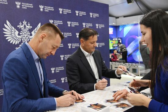 RUSSIA EXPO. Autograph show with RFU ambassadors Dmitry Alenichev and Andrei Tikhonov