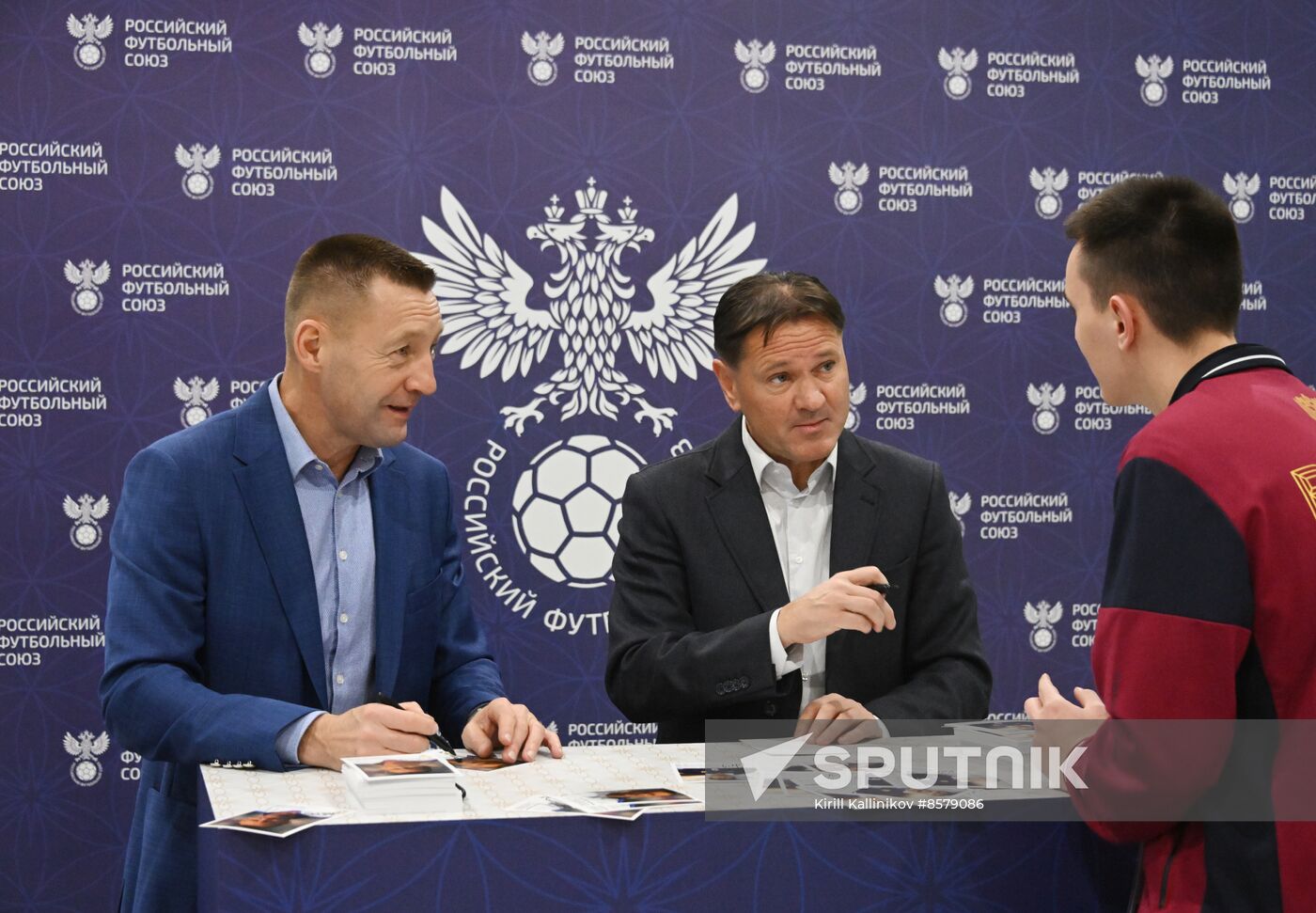 RUSSIA EXPO. Autograph show with RFU ambassadors Dmitry Alenichev and Andrei Tikhonov