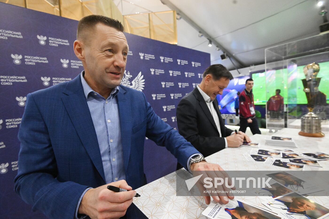 RUSSIA EXPO. Autograph show with RFU ambassadors Dmitry Alenichev and Andrei Tikhonov