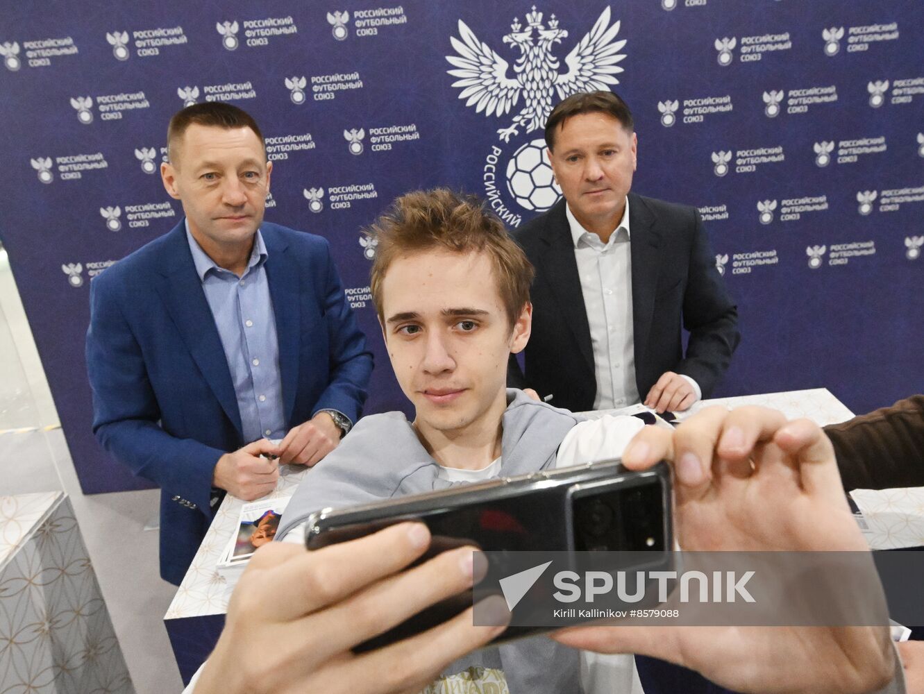 RUSSIA EXPO. Autograph show with RFU ambassadors Dmitry Alenichev and Andrei Tikhonov