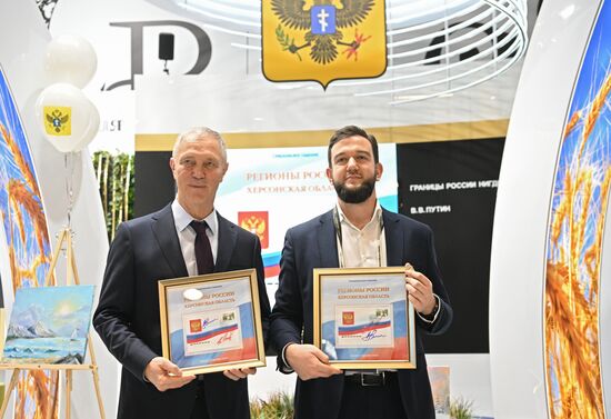 International RUSSIA EXPO forum and exhibition. Kherson Region Day. From left: Vladimir Saldo, head of the Kherson Region, and Semyon Mashkautsan, deputy chairman of the Kherson Region government. Location: Russia, Moscow. Author: Kristina Kormilitsyna/Sputnik. RUSSIA EXPO. Kherson Region Day