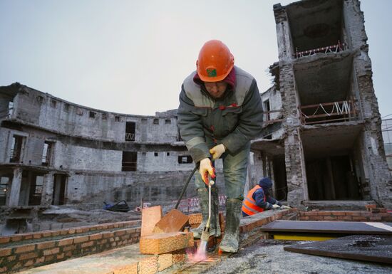 Russia DPR Theatre Rebuilding