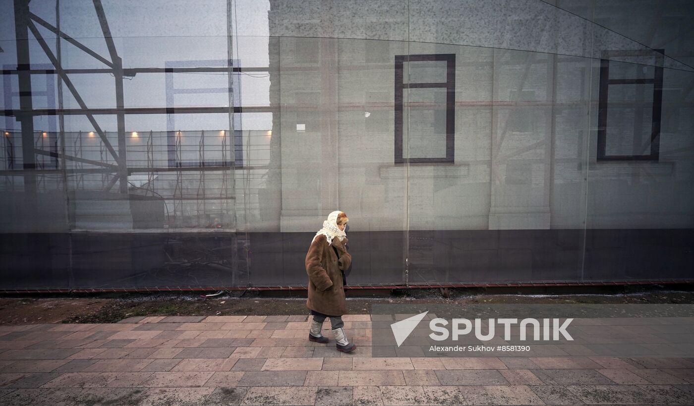 Russia DPR Theatre Rebuilding