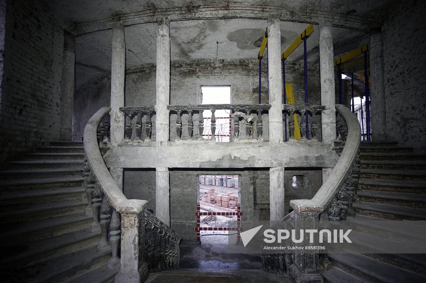 Russia DPR Theatre Rebuilding