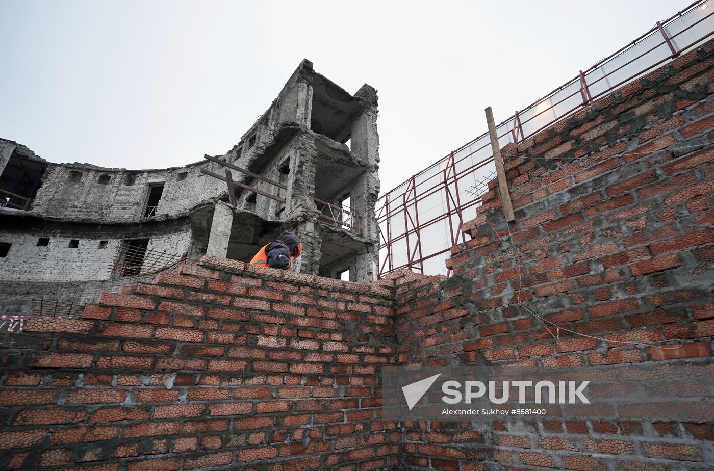 Russia DPR Theatre Rebuilding