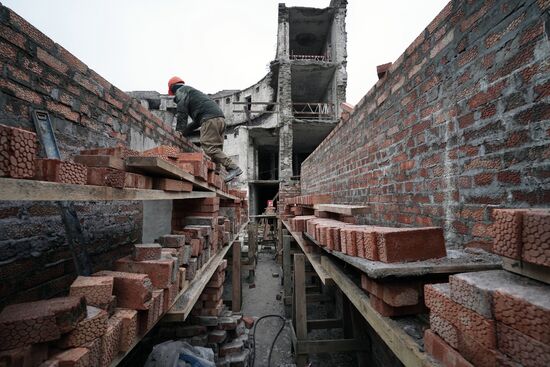 Russia DPR Theatre Rebuilding