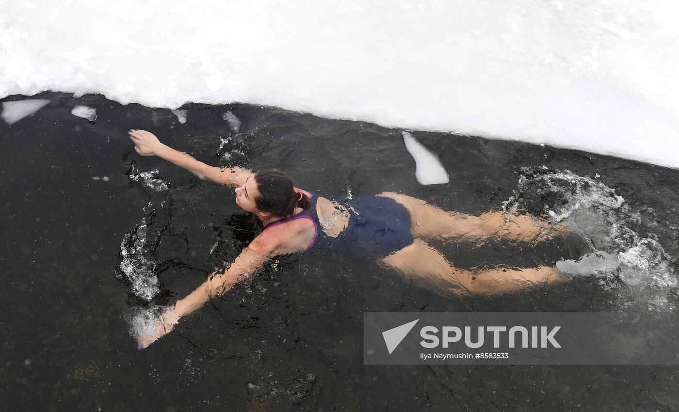 Russia Winter Swimming