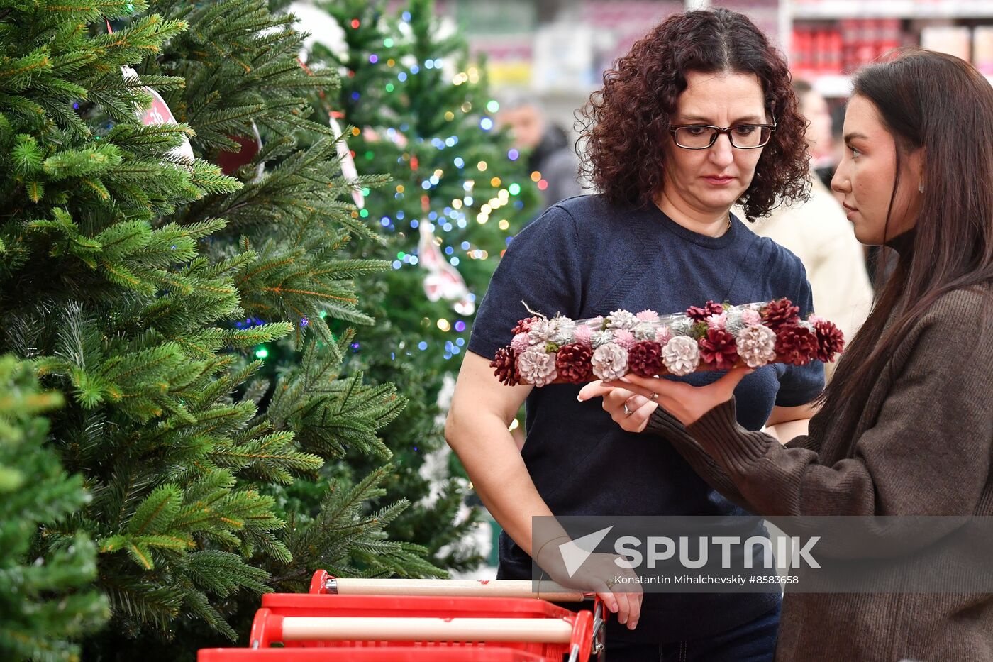 Russia New Year Season Preparations