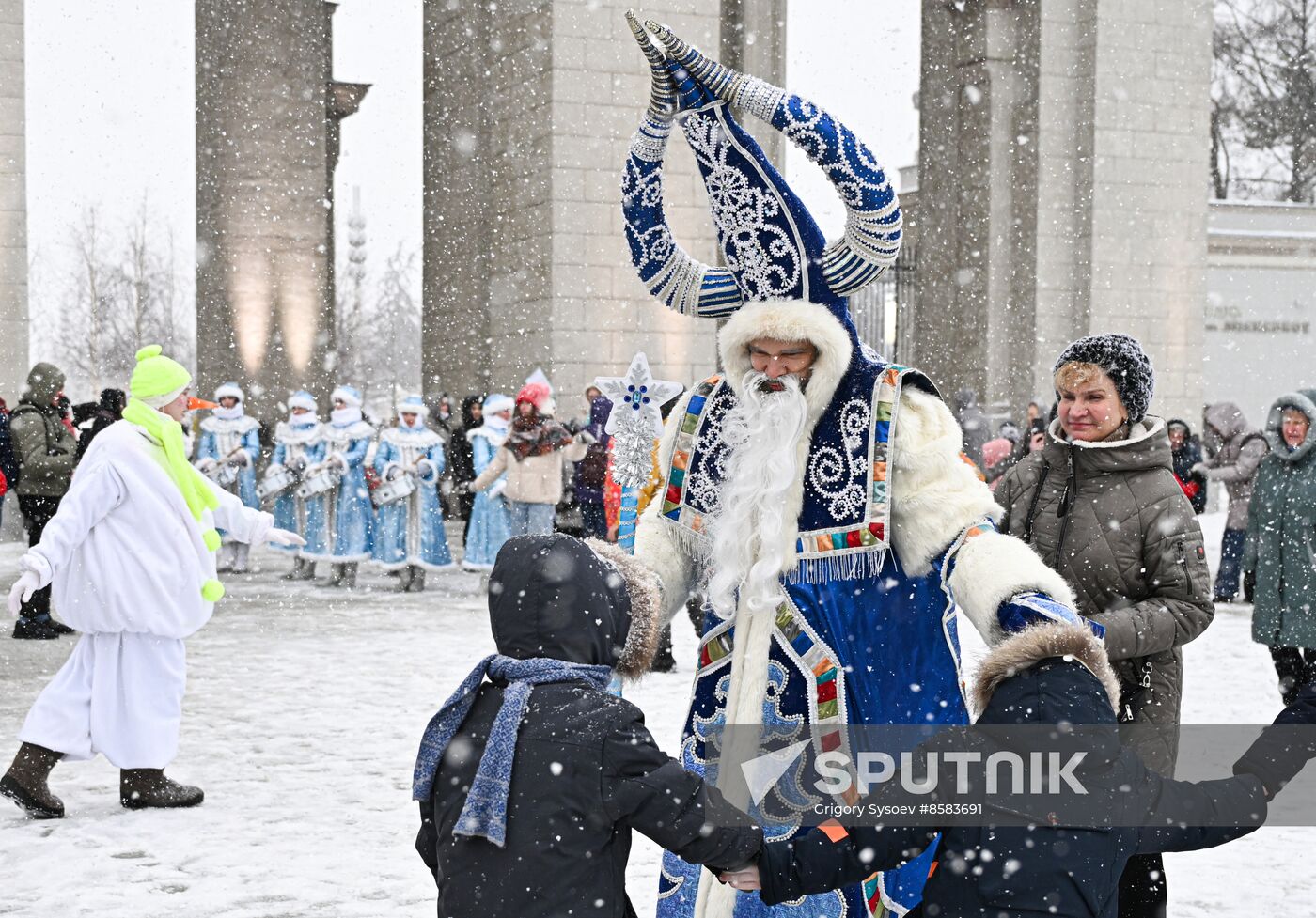RUSSIA EXPO. Father Frost Day: Chyskhaan and Ekhee Dyyl (Sakha)