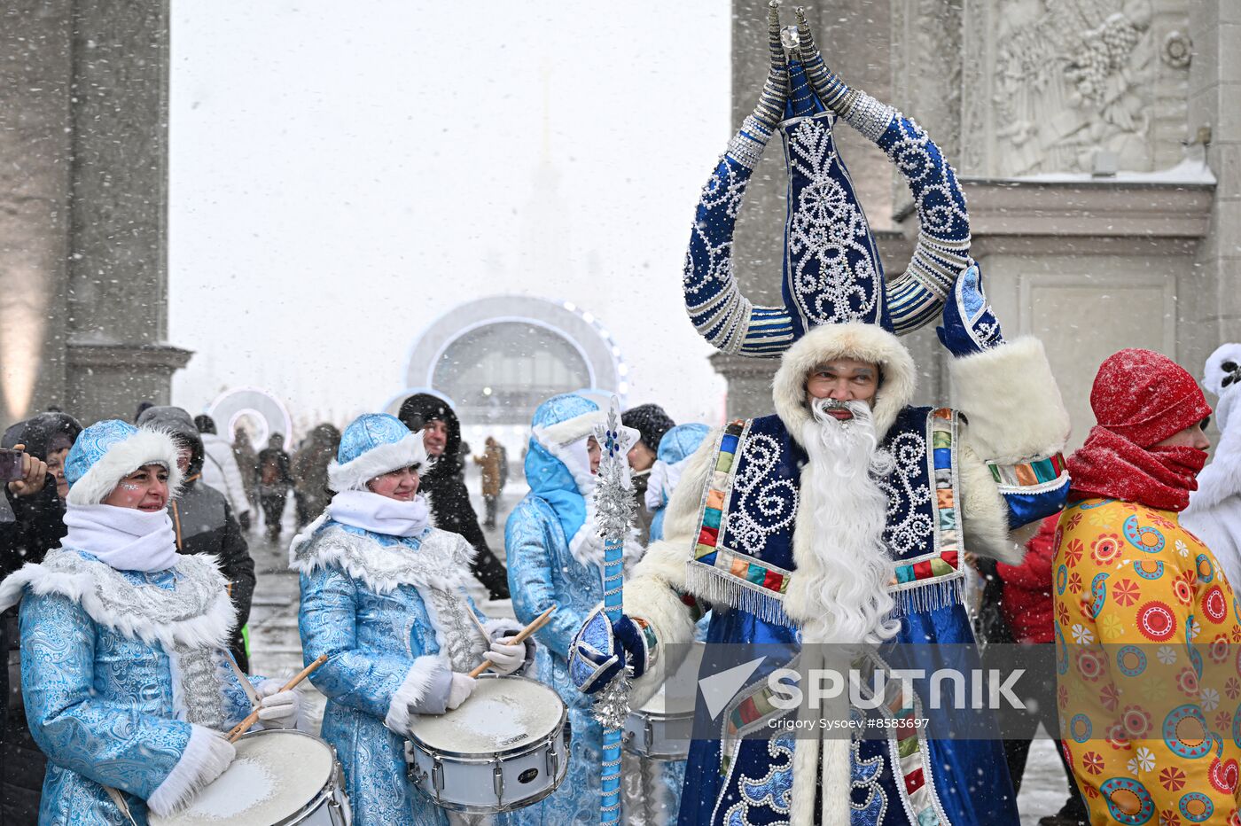 RUSSIA EXPO. Father Frost Day: Chyskhaan and Ekhee Dyyl (Sakha)