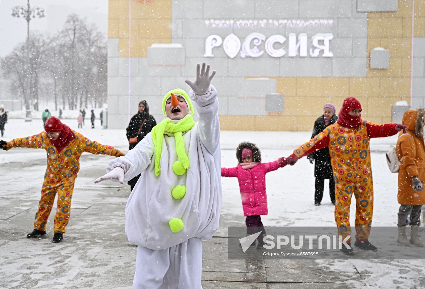 RUSSIA EXPO. Father Frost Day: Chyskhaan and Ekhee Dyyl (Sakha)