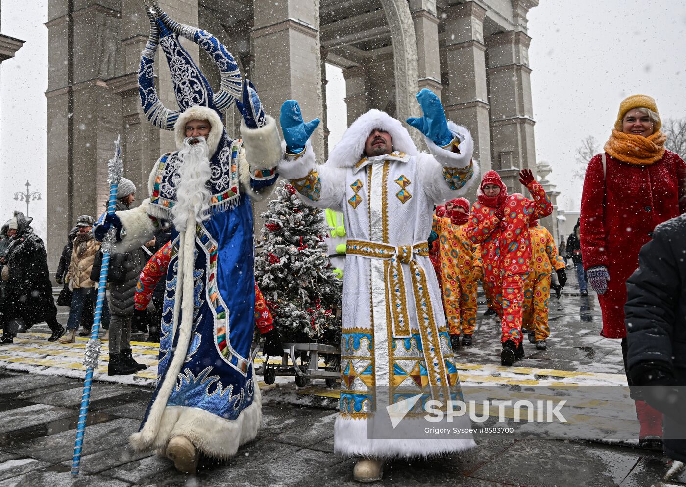 RUSSIA EXPO. Father Frost Day: Chyskhaan and Ekhee Dyyl (Sakha)