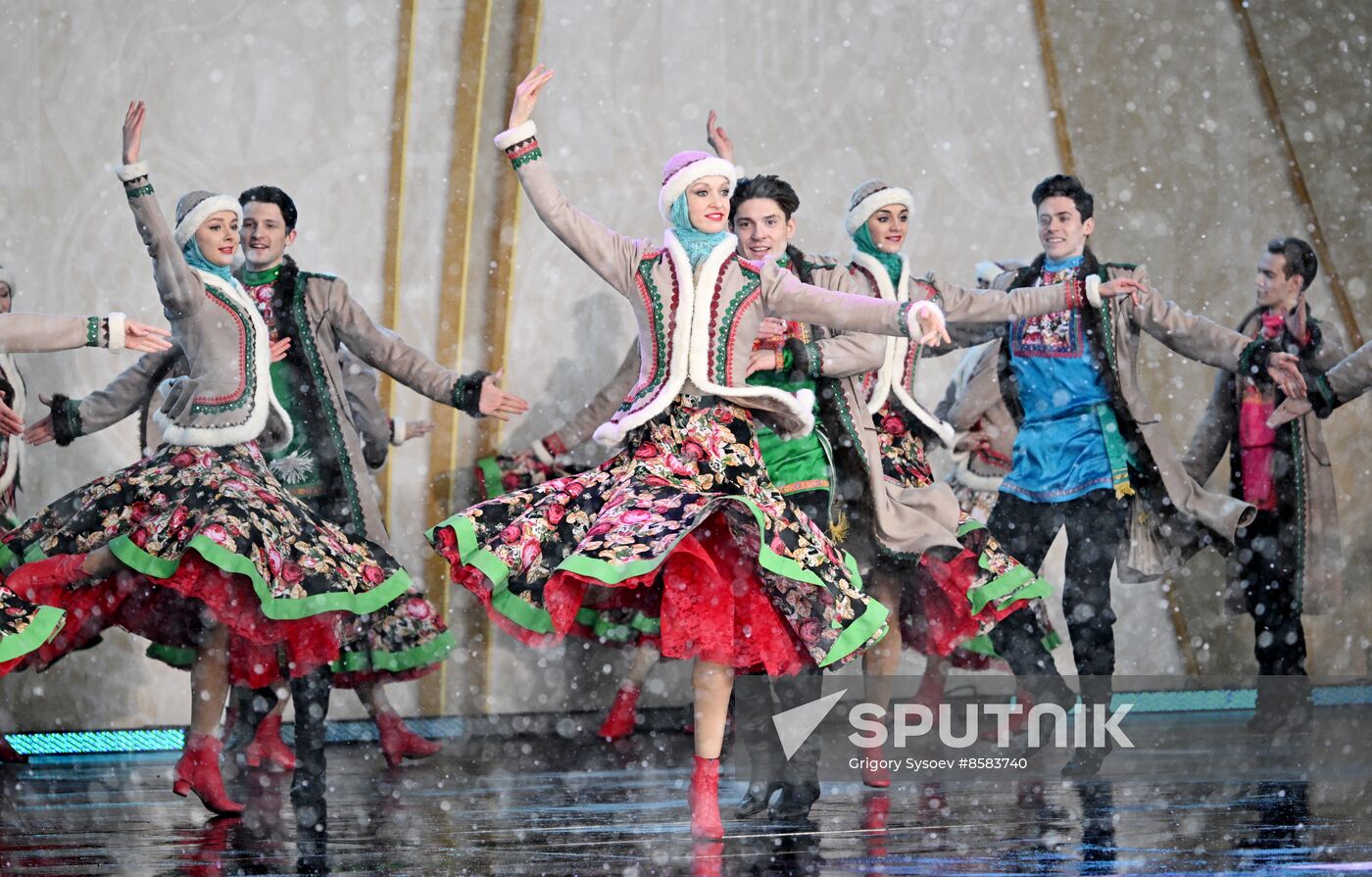 RUSSIA EXPO. Father Frost Day: Chyskhaan and Ekhee Dyyl (Sakha)